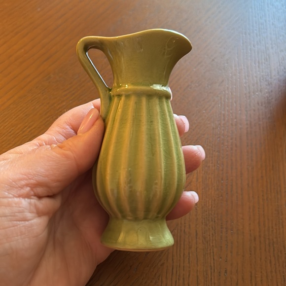 Set of 2 Vintage Stangl 1930s’ Mini-Vase Ribbed Olive Green Mini Pitchers - Picture 4 of 9